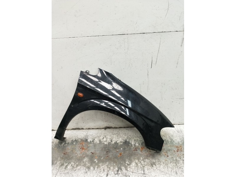 Recambio de aleta delantera derecha para chrysler voyager iv (rg, rs) 2.5 crd referencia OEM IAM   2004