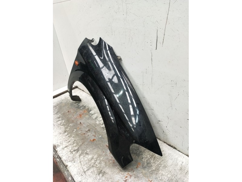 Recambio de aleta delantera derecha para chrysler voyager iv (rg, rs) 2.5 crd referencia OEM IAM   2004