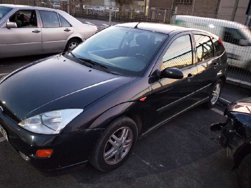 ford focus berlina (cak) del año 2001