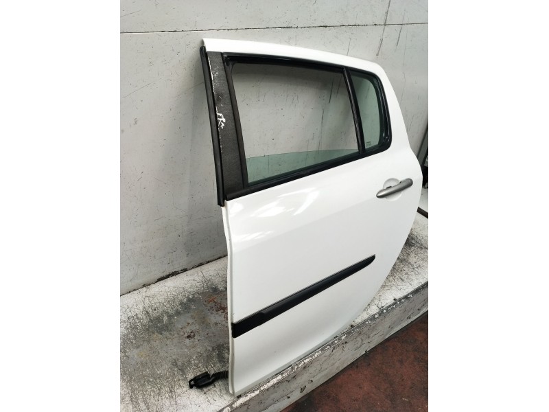 Recambio de puerta trasera izquierda para renault clio iii (br0/1, cr0/1) 1.5 dci (br17, cr17) referencia OEM IAM  5P 2009