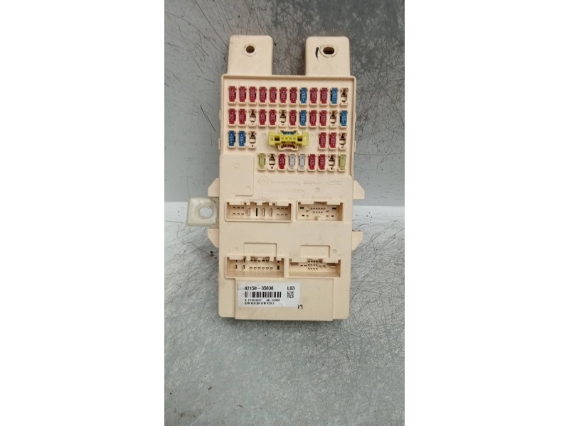 Recambio de caja reles / fusibles para ssangyong tivoli 1.6 turbodiesel cat referencia OEM IAM 8215035030  