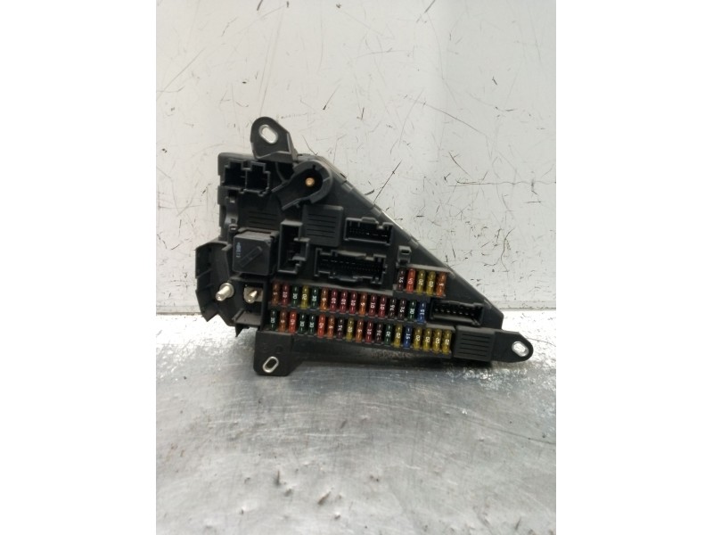 Recambio de caja reles / fusibles para bmw 5 (e60) 520 d referencia OEM IAM 690661804 518956024 2012