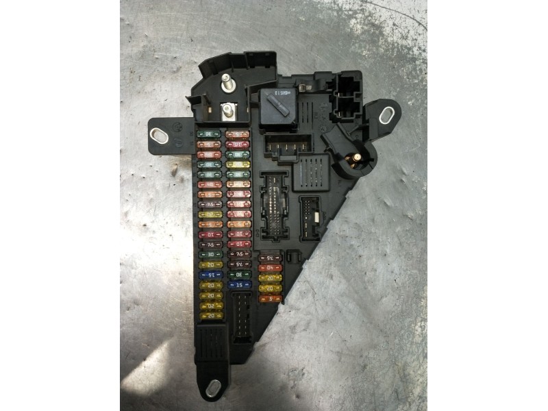 Recambio de caja reles / fusibles para bmw 5 (e60) 520 d referencia OEM IAM 690661804 518956024 2012