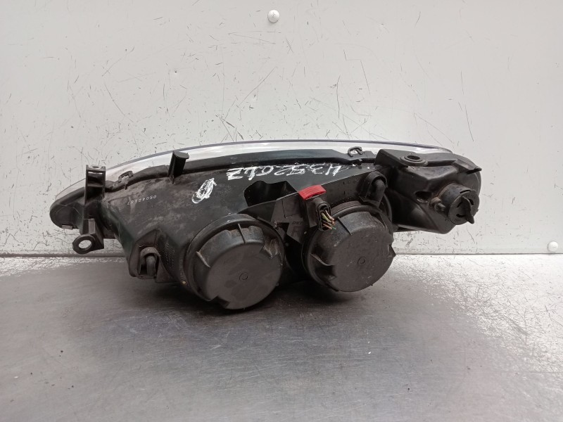 Recambio de faro derecho para peugeot 307 (3a/c) 2.0 hdi 90 referencia OEM IAM 5501135R  