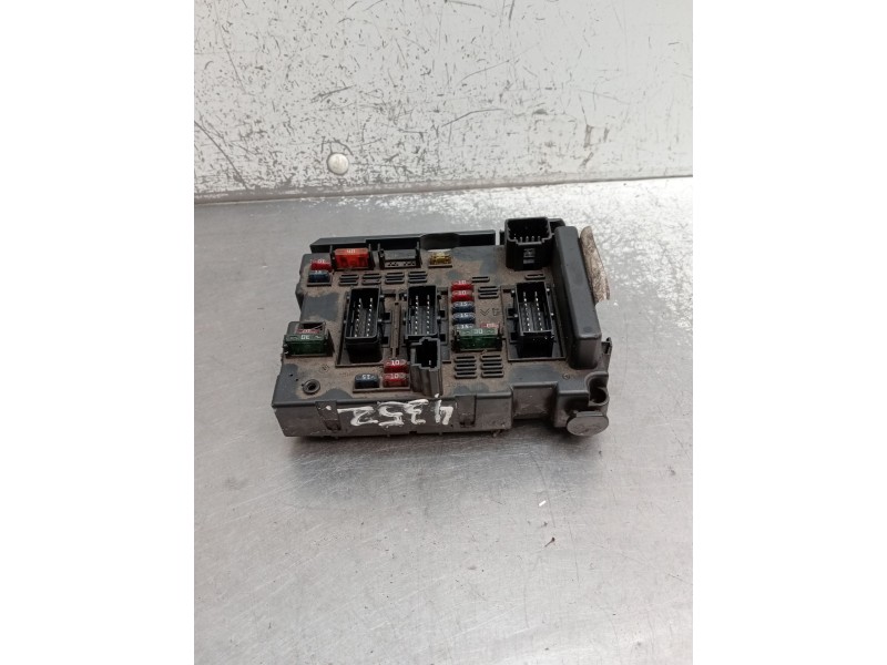 Recambio de caja reles / fusibles para peugeot 307 (3a/c) 2.0 hdi 90 referencia OEM IAM 9650664080 33090910 BSMB3 