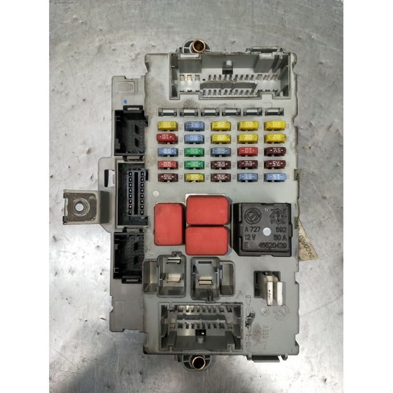 Recambio de caja reles / fusibles para fiat croma (194_) 1.9 d multijet (194axc1b, 194axc12) referencia OEM IAM 51804074 5012109