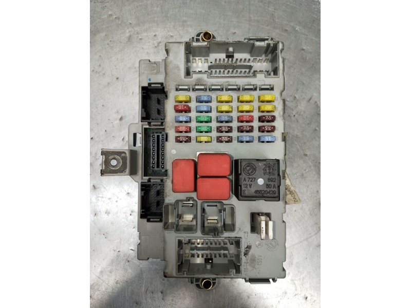 Recambio de caja reles / fusibles para fiat croma (194_) 1.9 d multijet (194axc1b, 194axc12) referencia OEM IAM 51804074 5012109