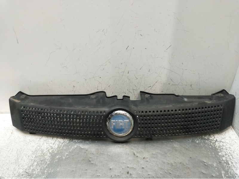 Recambio de rejilla delantera para fiat panda / panda classic (169_) 1.1 (169.axa1a) referencia OEM IAM   2003