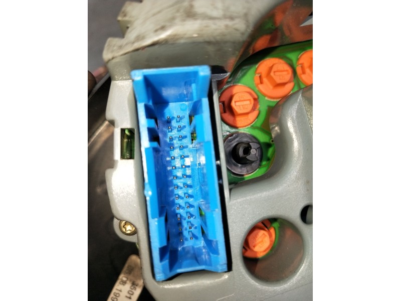 Recambio de cuadro instrumentos para audi a4 b5 (8d2) 1.9 tdi quattro referencia OEM IAM 88311225230  
