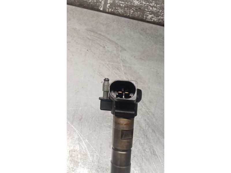 Recambio de inyector para seat exeo (3r2) 2.0 tdi referencia OEM IAM 0445116030 03L130277 BOSCH