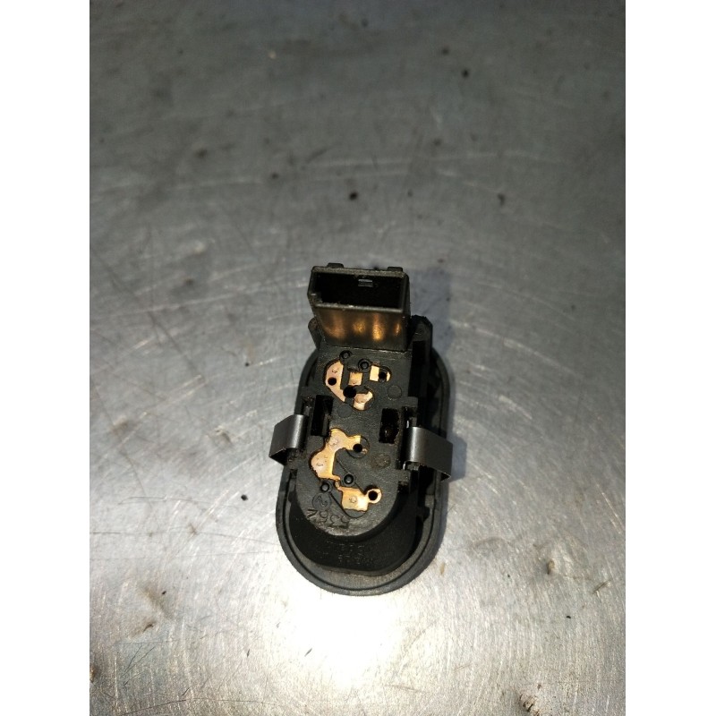 Recambio de mando elevalunas delantero derecho para opel corsa c (x01) 1.7 dti (f08, f68) referencia OEM IAM 13363102 24409207 5