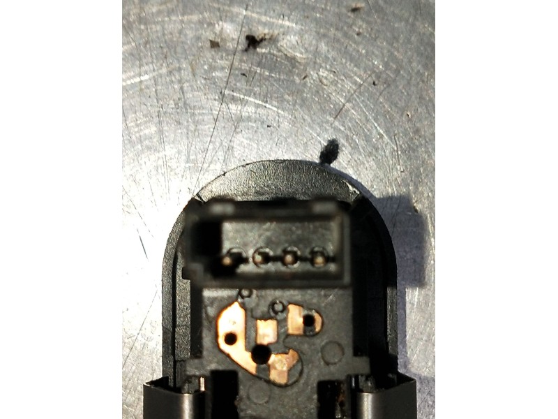 Recambio de mando elevalunas delantero derecho para opel corsa c (x01) 1.7 dti (f08, f68) referencia OEM IAM 13363102 24409207 5