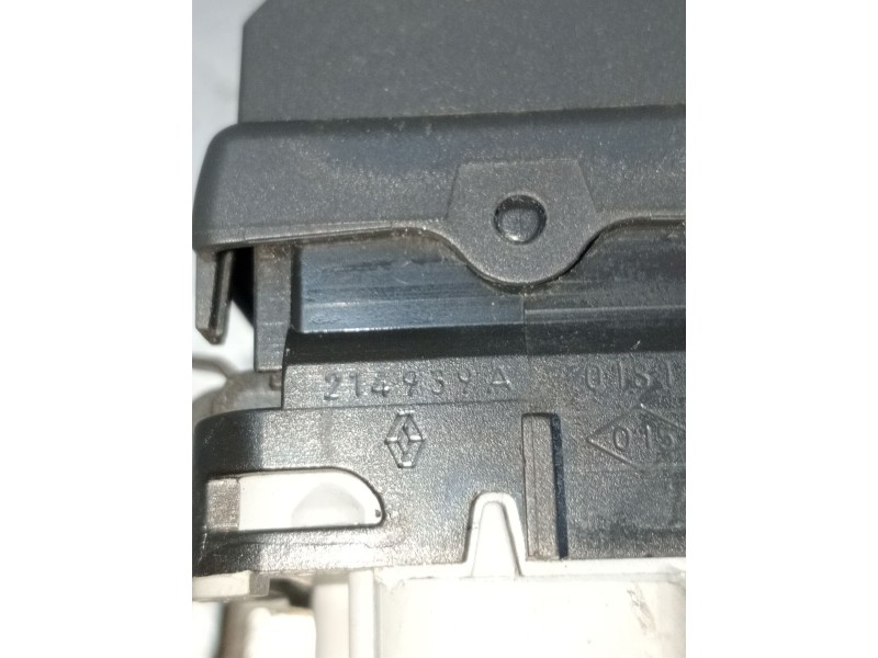 Recambio de mando elevalunas delantero izquierdo para renault clio iii (br0/1, cr0/1) 1.5 dci (br17, cr17) referencia OEM IAM 21