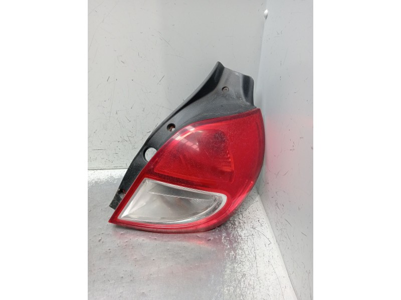 Recambio de piloto trasero derecho para renault clio iii (br0/1, cr0/1) 1.5 dci (br17, cr17) referencia OEM IAM 8200776050  2009