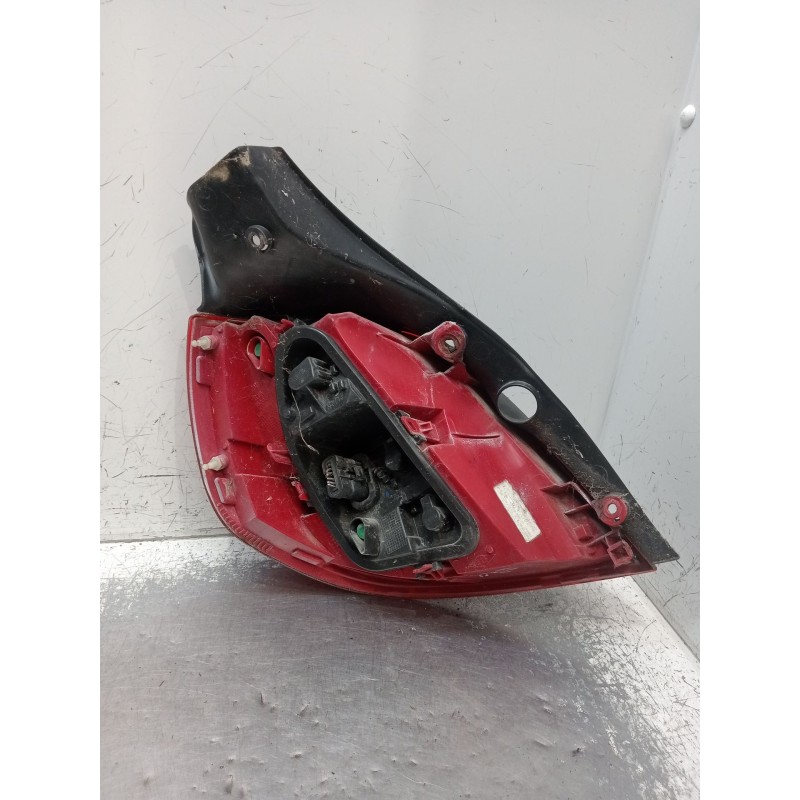 Recambio de piloto trasero derecho para renault clio iii (br0/1, cr0/1) 1.5 dci (br17, cr17) referencia OEM IAM 8200776050  2009