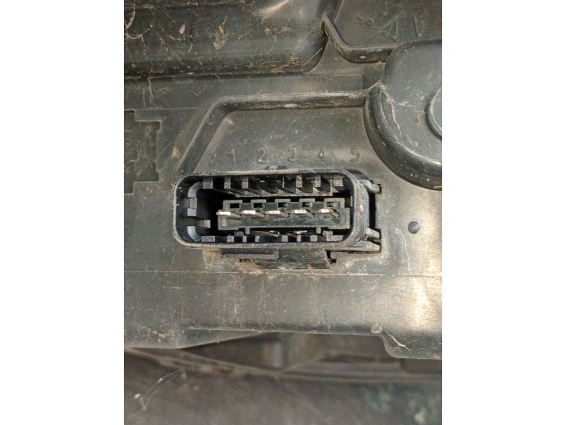Recambio de faro izquierdo para renault clio iii (br0/1, cr0/1) 1.5 dci (br17, cr17) referencia OEM IAM 8200892493 PARA PULIR 89