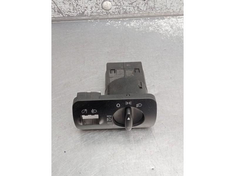 Recambio de mando luces para audi a3 (8l1) 1.9 tdi referencia OEM IAM 8L1941531G 04052113 2000