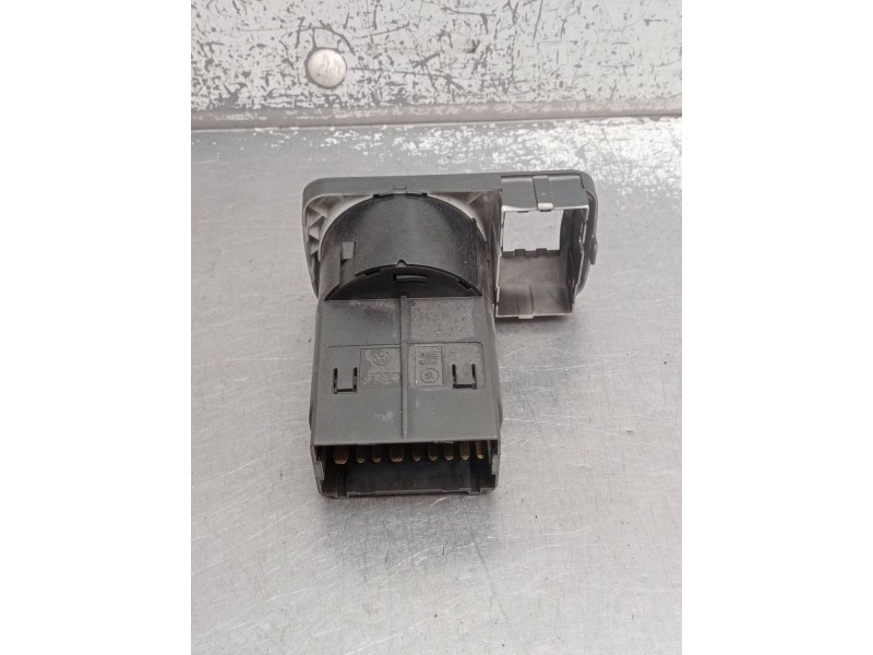 Recambio de mando luces para audi a3 (8l1) 1.9 tdi referencia OEM IAM 8L1941531G 04052113 2000