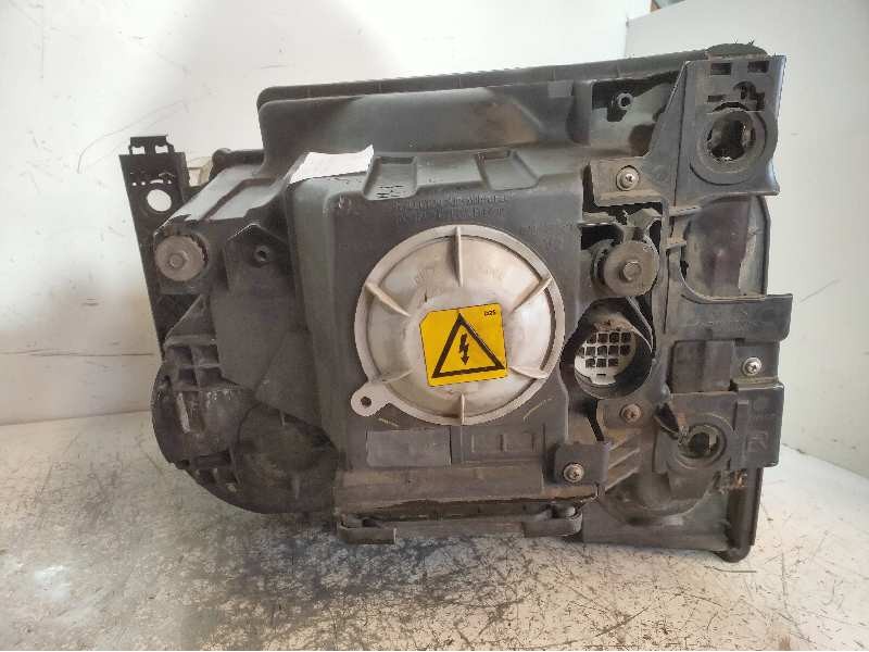Recambio de faro derecho para land rover discovery v6 td se referencia OEM IAM XBC500402  