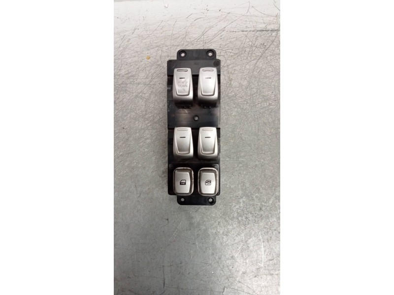 Recambio de mando elevalunas delantero izquierdo para ssangyong tivoli 1.6 turbodiesel cat referencia OEM IAM 8581135000  