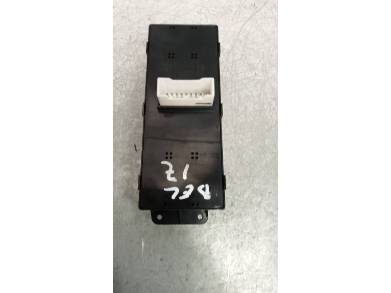 Recambio de mando elevalunas delantero izquierdo para ssangyong tivoli 1.6 turbodiesel cat referencia OEM IAM 8581135000  