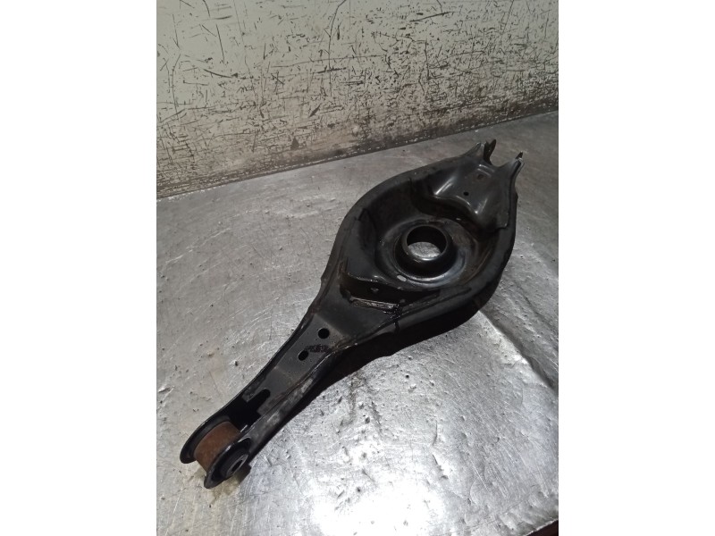 Recambio de brazo suspension inferior trasero derecho para mazda 3 lim. () center-line referencia OEM IAM  14 POSTERIOR