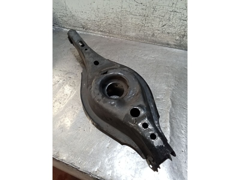 Recambio de brazo suspension inferior trasero derecho para mazda 3 lim. () center-line referencia OEM IAM  14 POSTERIOR