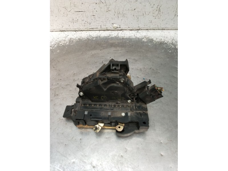 Recambio de motor cierre centralizado delantero derecho para ford focus i (daw, dbw) 1.8 tdci referencia OEM IAM 2S4AA21812 3P 2