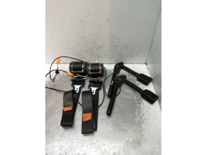 Recambio de juego cinturones delantero para ford focus i (daw, dbw) 1.8 tdci referencia OEM IAM   2002