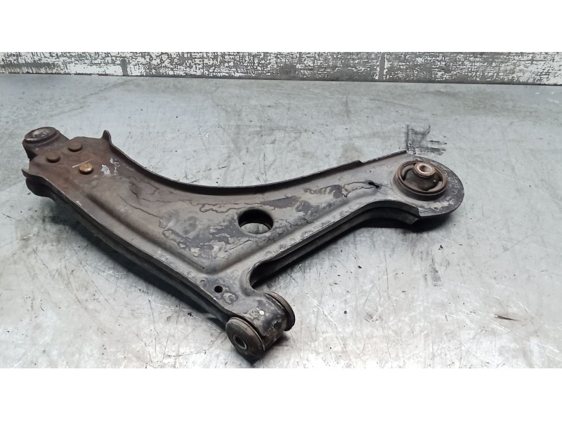 Recambio de brazo suspension inferior delantero izquierdo para daewoo nubira sedán (j200) 1.6 referencia OEM IAM   03
