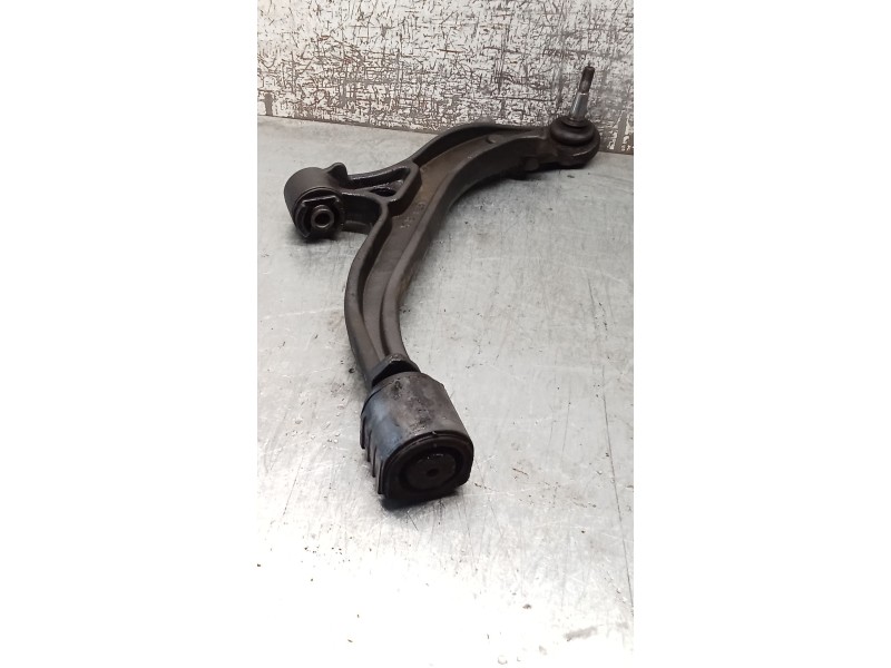 Recambio de brazo suspension inferior delantero derecho para chrysler voyager iv (rg, rs) 2.5 crd referencia OEM IAM   04