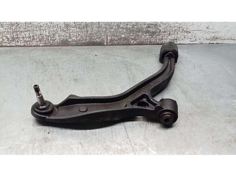 Recambio de brazo suspension inferior delantero derecho para chrysler voyager iv (rg, rs) 2.5 crd referencia OEM IAM   04