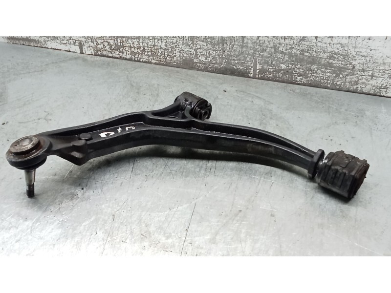 Recambio de brazo suspension inferior delantero derecho para chrysler voyager iv (rg, rs) 2.5 crd referencia OEM IAM   04