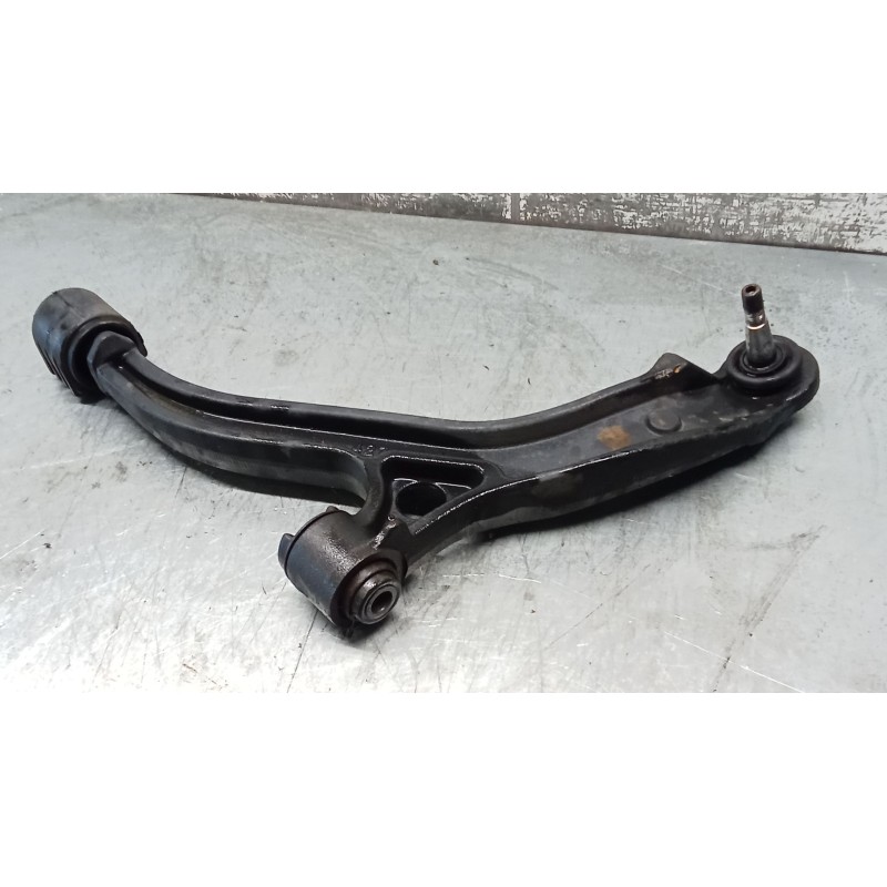 Recambio de brazo suspension inferior delantero izquierdo para chrysler voyager iv (rg, rs) 2.5 crd referencia OEM IAM   04