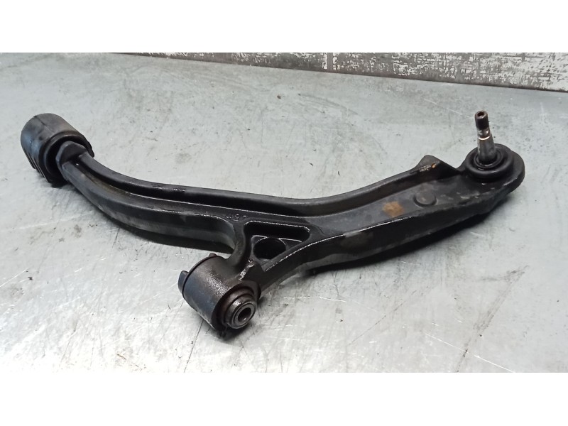 Recambio de brazo suspension inferior delantero izquierdo para chrysler voyager iv (rg, rs) 2.5 crd referencia OEM IAM   04