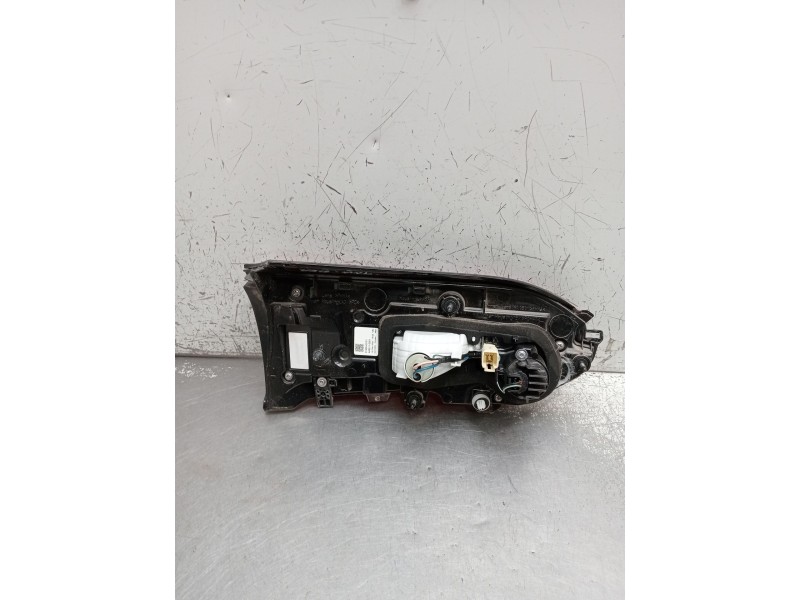 Recambio de piloto trasero derecho interior para toyota rav 4 v (_a5_, _h5_) 2.5 hybrid awd (axah54) referencia OEM IAM 81580421