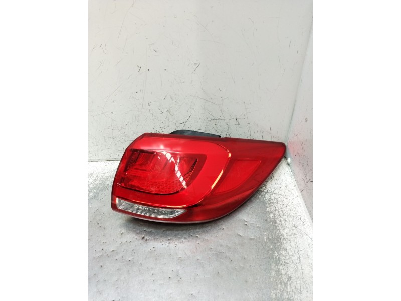 Recambio de piloto trasero derecho para kia sportage concept 4x2 referencia OEM IAM 924023W610  2010