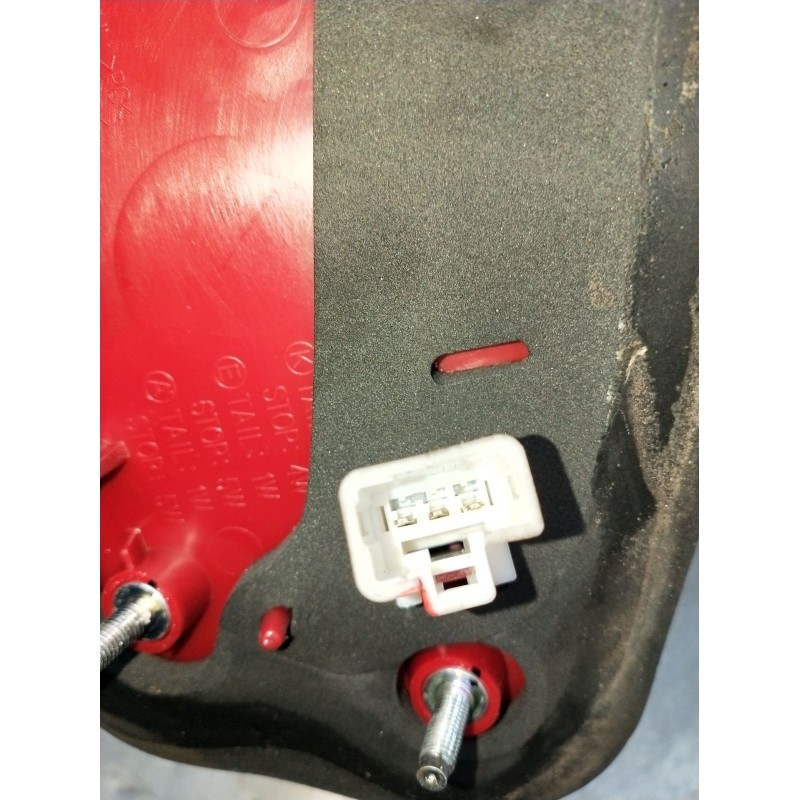 Recambio de piloto trasero derecho interior para kia sportage concept 4x2 referencia OEM IAM   2010