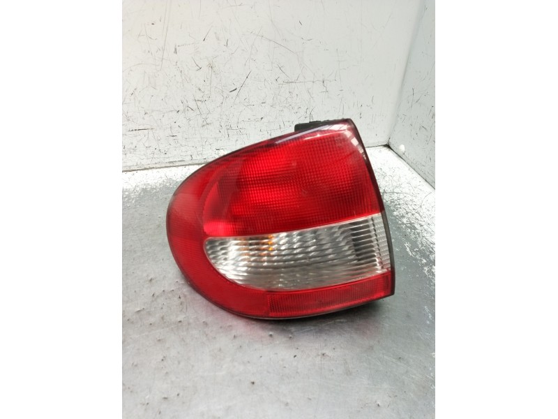 Recambio de piloto trasero izquierdo para renault megane i classic (la0/1_) 1.6 16v (la00, la04, la0b, la11, la16, la19, la1j, l