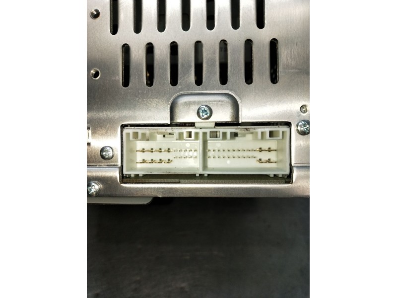 Recambio de sistema audio / radio cd para kia sportage concept 4x2 referencia OEM IAM 961503U010WK  2010