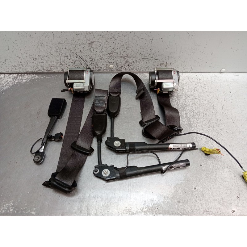 Recambio de juego cinturones delantero para opel zafira tourer c (p12) 1.6 cdti (75) referencia OEM IAM   2012 5P