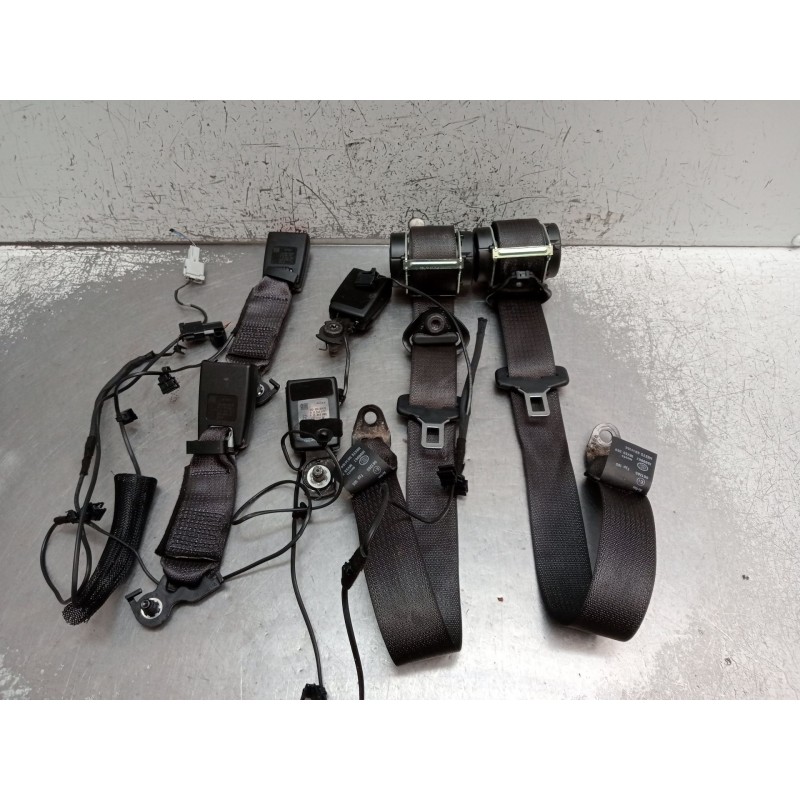 Recambio de juego cinturones trasero para opel zafira tourer c (p12) 1.6 cdti (75) referencia OEM IAM   2012 5P