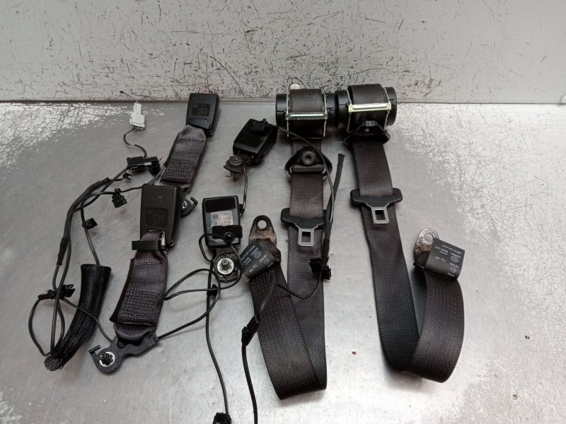 Recambio de juego cinturones trasero para opel zafira tourer c (p12) 1.6 cdti (75) referencia OEM IAM   2012 5P