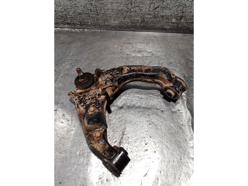 Recambio de brazo suspension superior delantero derecho para mitsubishi l200 / triton (ka_t, kb_t) 2.5 di-d 4wd (kb4t) referenci