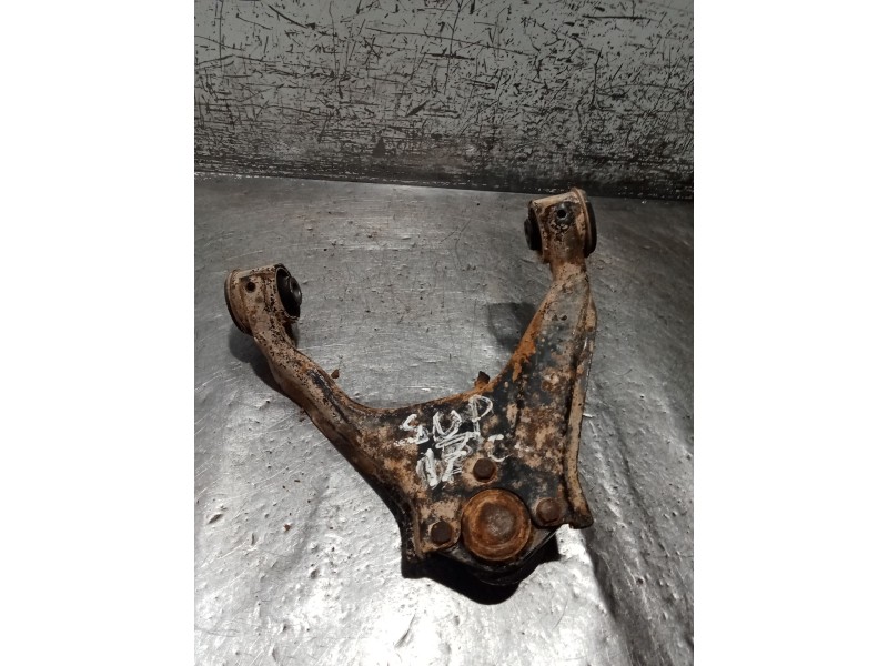 Recambio de brazo suspension superior delantero izquierdo para mitsubishi l200 / triton (ka_t, kb_t) 2.5 di-d 4wd (kb4t) referen