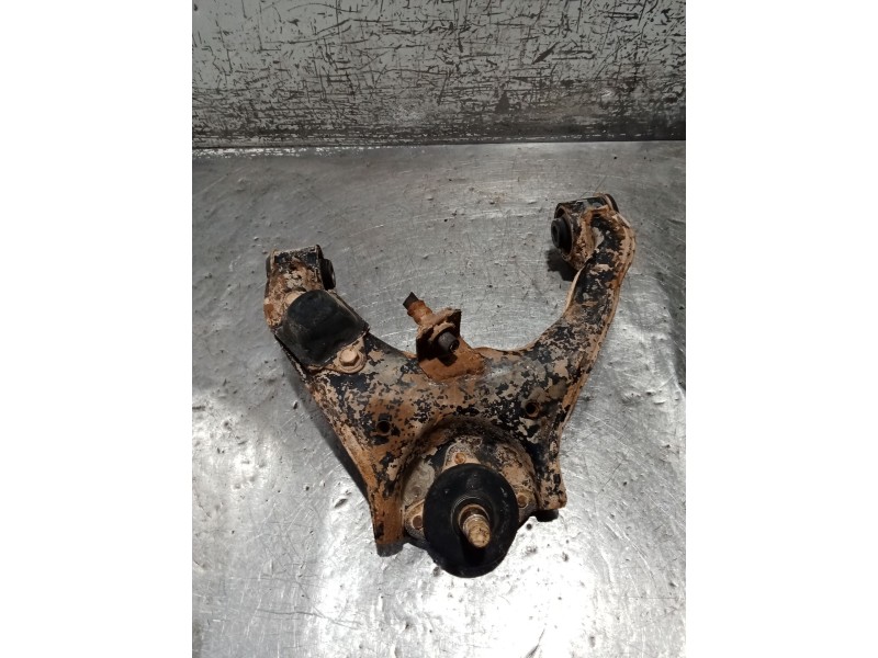 Recambio de brazo suspension superior delantero izquierdo para mitsubishi l200 / triton (ka_t, kb_t) 2.5 di-d 4wd (kb4t) referen