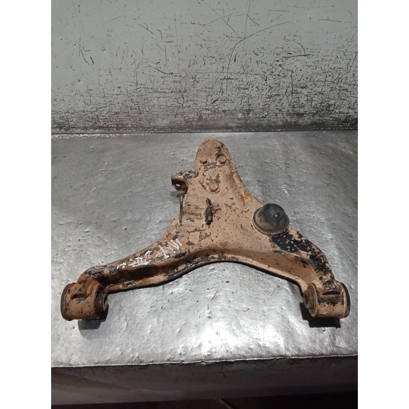 Recambio de brazo suspension inferior delantero derecho para mitsubishi l200 / triton (ka_t, kb_t) 2.5 di-d 4wd (kb4t) referenci