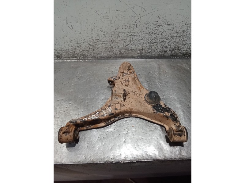 Recambio de brazo suspension inferior delantero derecho para mitsubishi l200 / triton (ka_t, kb_t) 2.5 di-d 4wd (kb4t) referenci