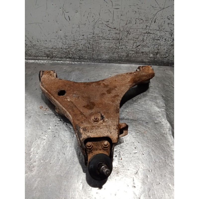 Recambio de brazo suspension inferior delantero izquierdo para mitsubishi l200 / triton (ka_t, kb_t) 2.5 di-d 4wd (kb4t) referen