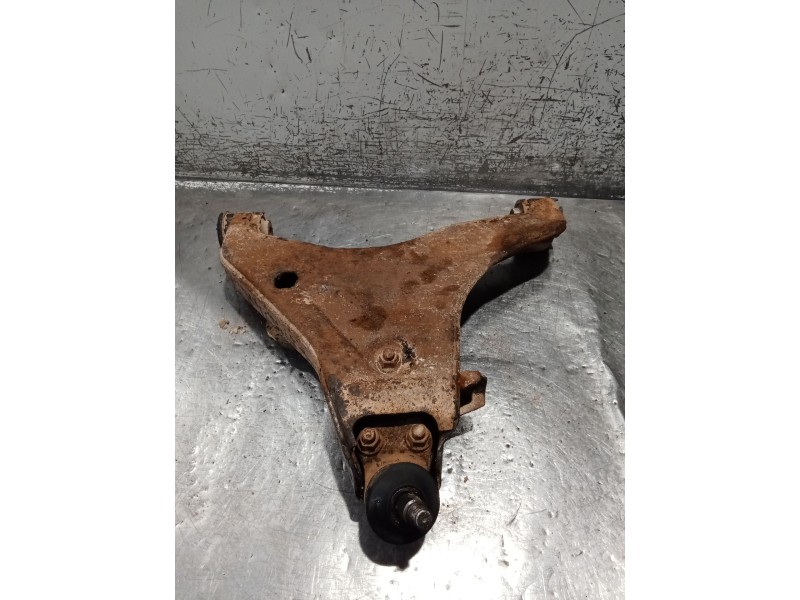 Recambio de brazo suspension inferior delantero izquierdo para mitsubishi l200 / triton (ka_t, kb_t) 2.5 di-d 4wd (kb4t) referen